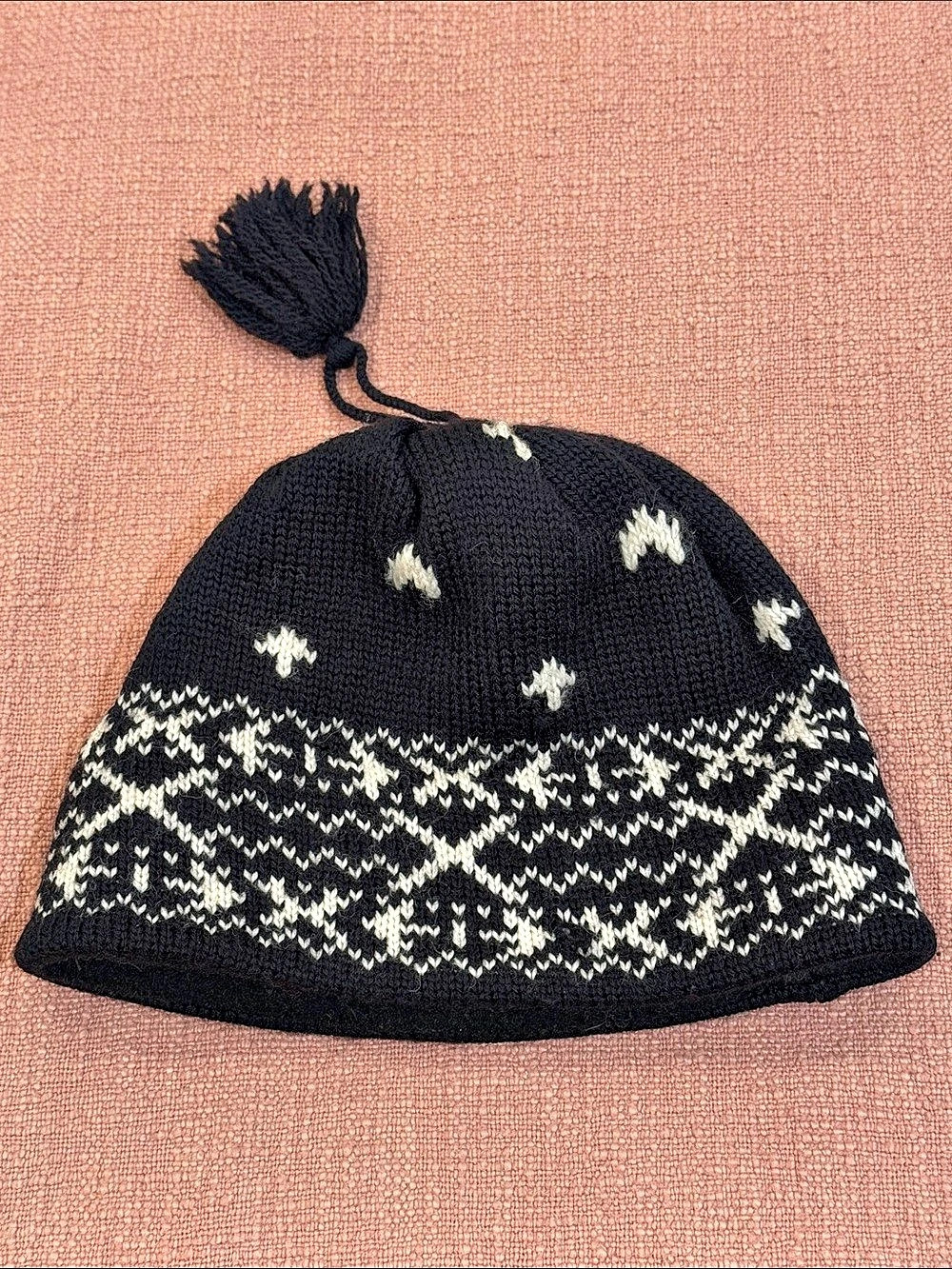 Virgin wool Black & White Wool Knit Tassel Hat / tuque